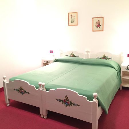 Hotel Tosa Мадона ди Кампильо Екстериор снимка