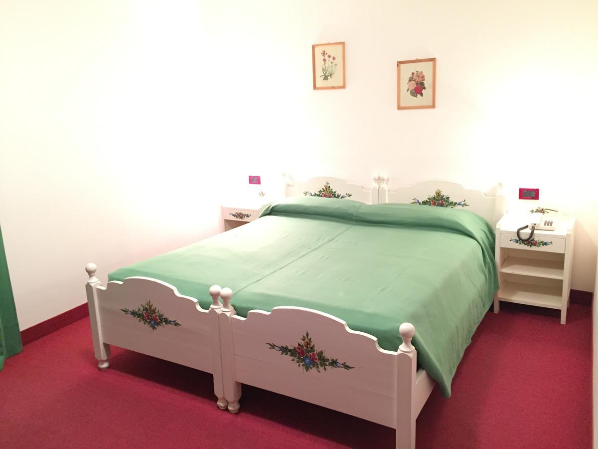 Hotel Tosa Мадона ди Кампильо Екстериор снимка