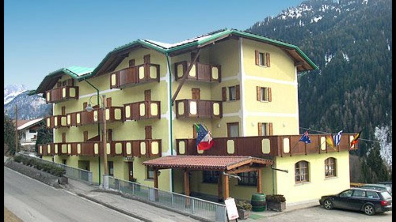 Hotel Tosa Мадона ди Кампильо Екстериор снимка