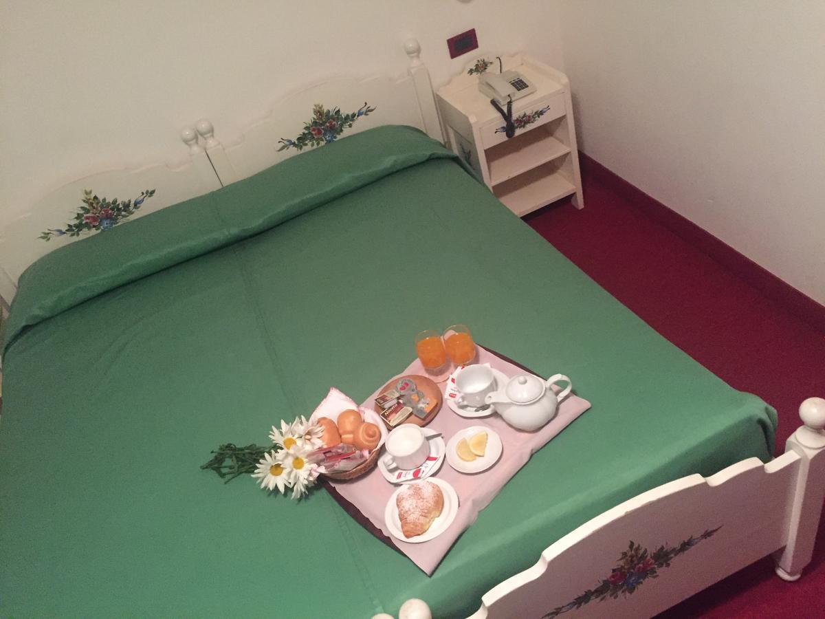 Hotel Tosa Мадона ди Кампильо Екстериор снимка