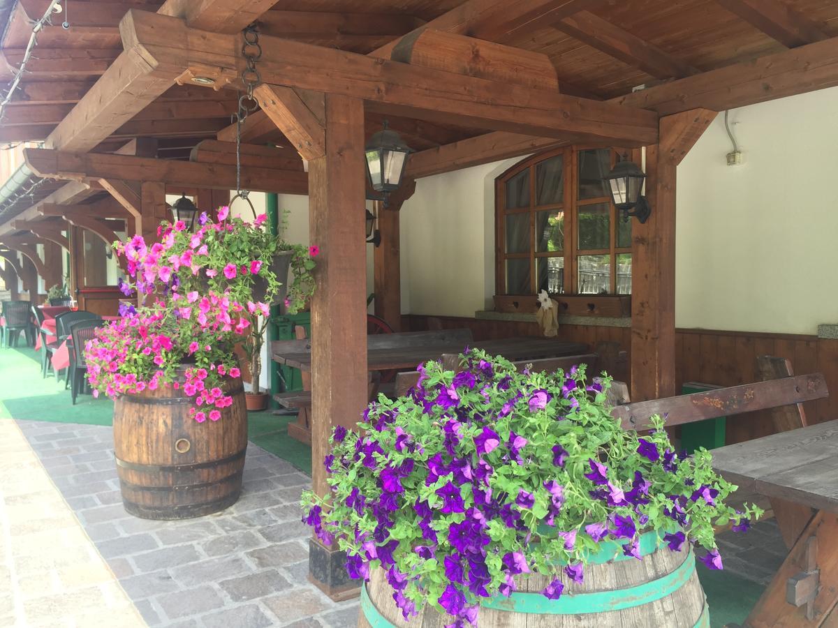 Hotel Tosa Мадона ди Кампильо Екстериор снимка