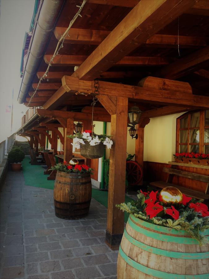 Hotel Tosa Мадона ди Кампильо Екстериор снимка